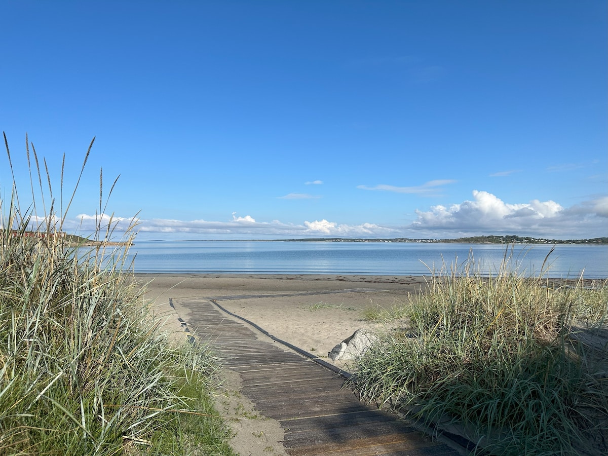 Fin stuga med Toppläge vid stranden & Havsutsikt