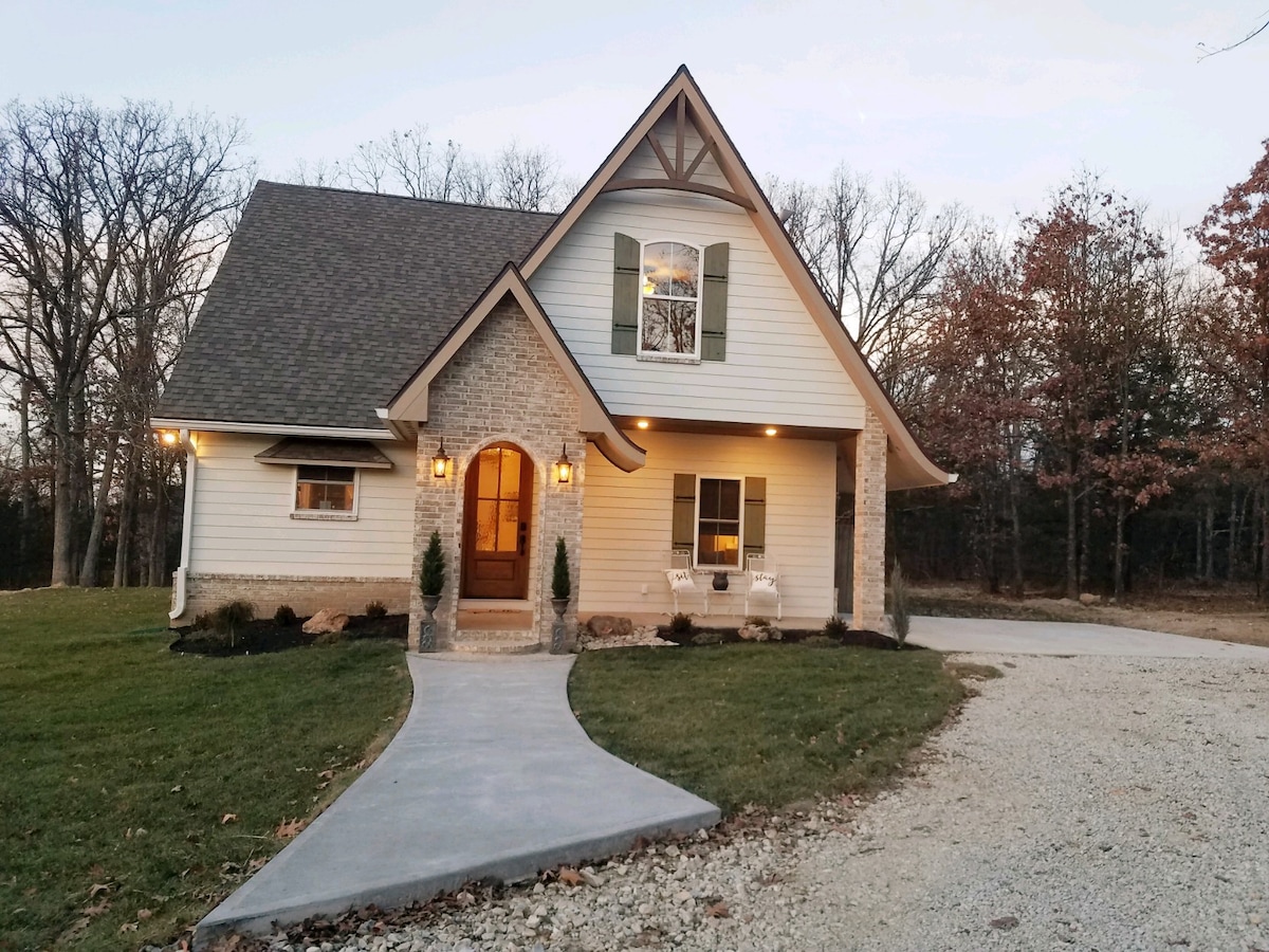 New Build, 2023! Woodland Haven Storybook Cottage