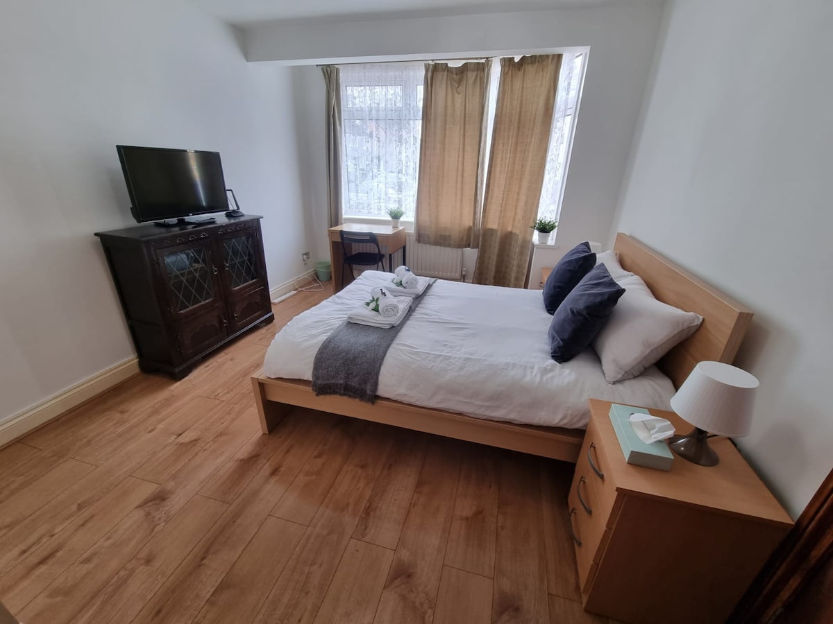 1 - Ground floor room in Dagenham