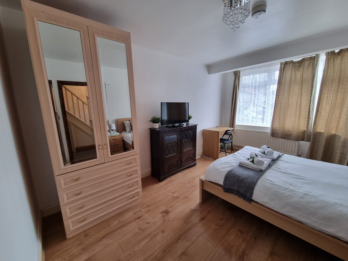 1 - Ground floor room in Dagenham