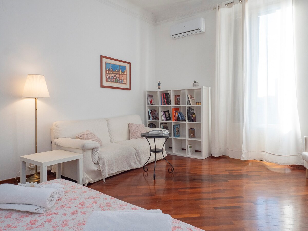 Vast apartment in the Centre of Milan