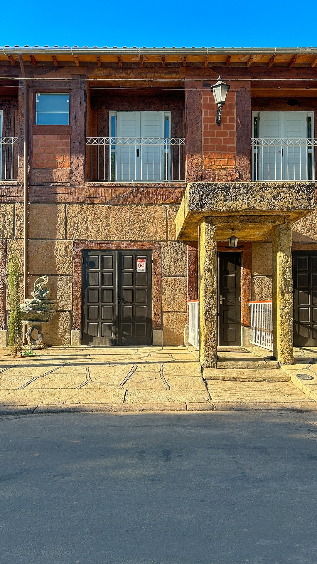 Villa da Pedra -距离蒂拉登特斯市中心200米