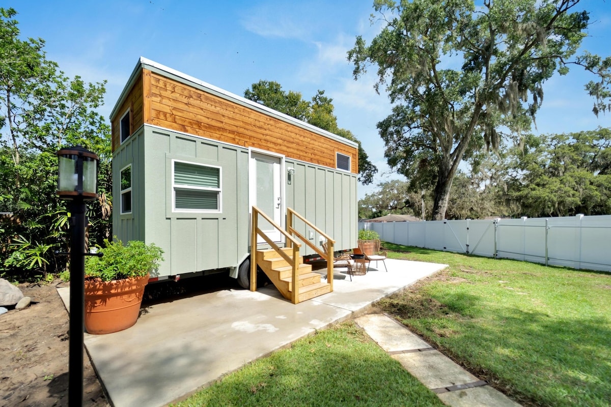 Acacia Haze Tiny House with Park