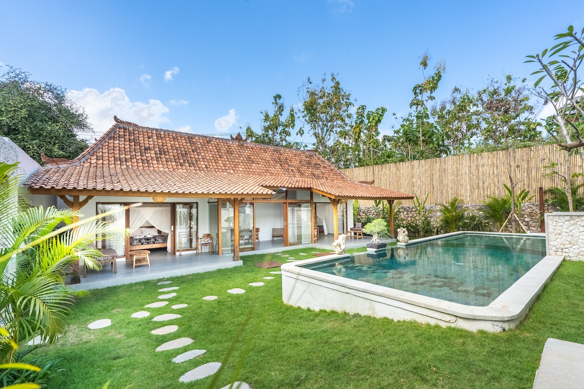Spacious 4bdrs villa with enchanting pool&jacuzzi