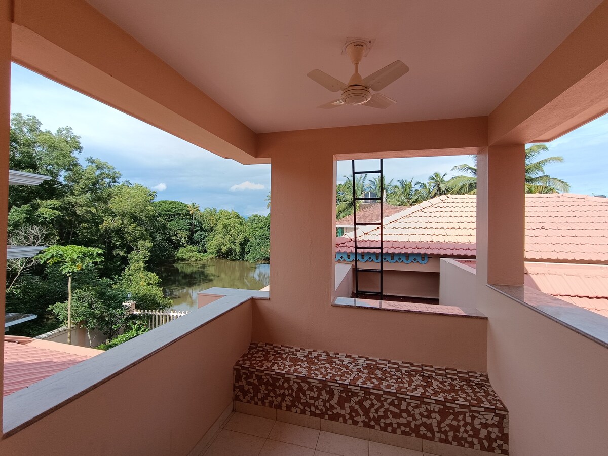 Lavish Anglo-Indian bungalow