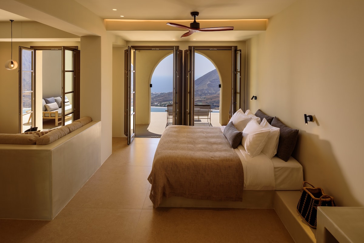 Superior Suite with Heated Pool and Sea View