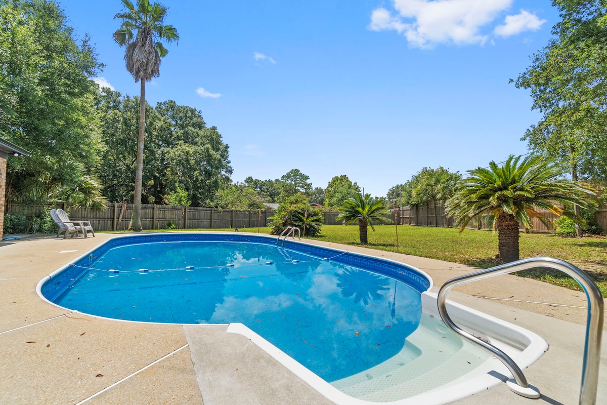 Private Pickleball Court w/ Pool & Hot Tub