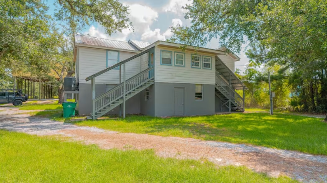 Bayou Waterfront Cozy Apartment W/Boat Dock