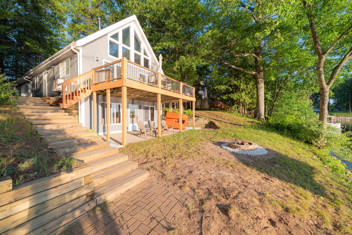 Lake house in Irons