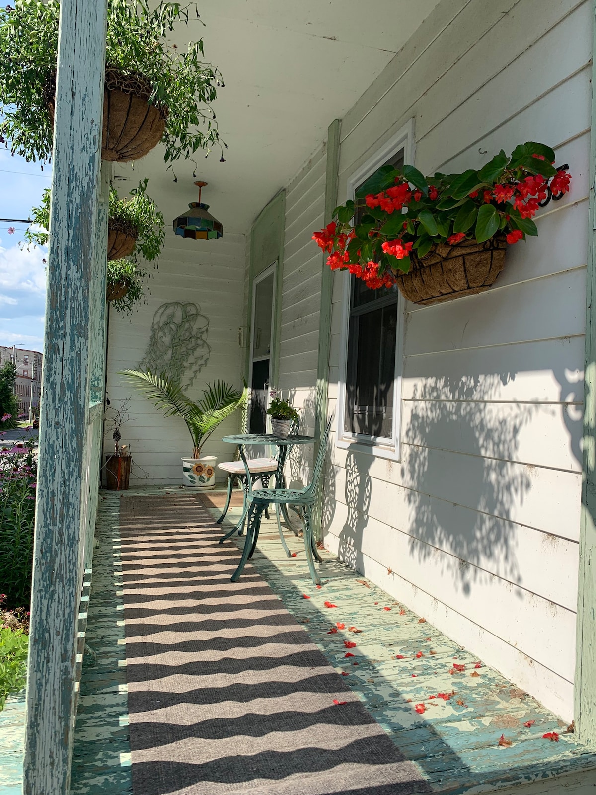 Charming batchelor suite in central Almonte