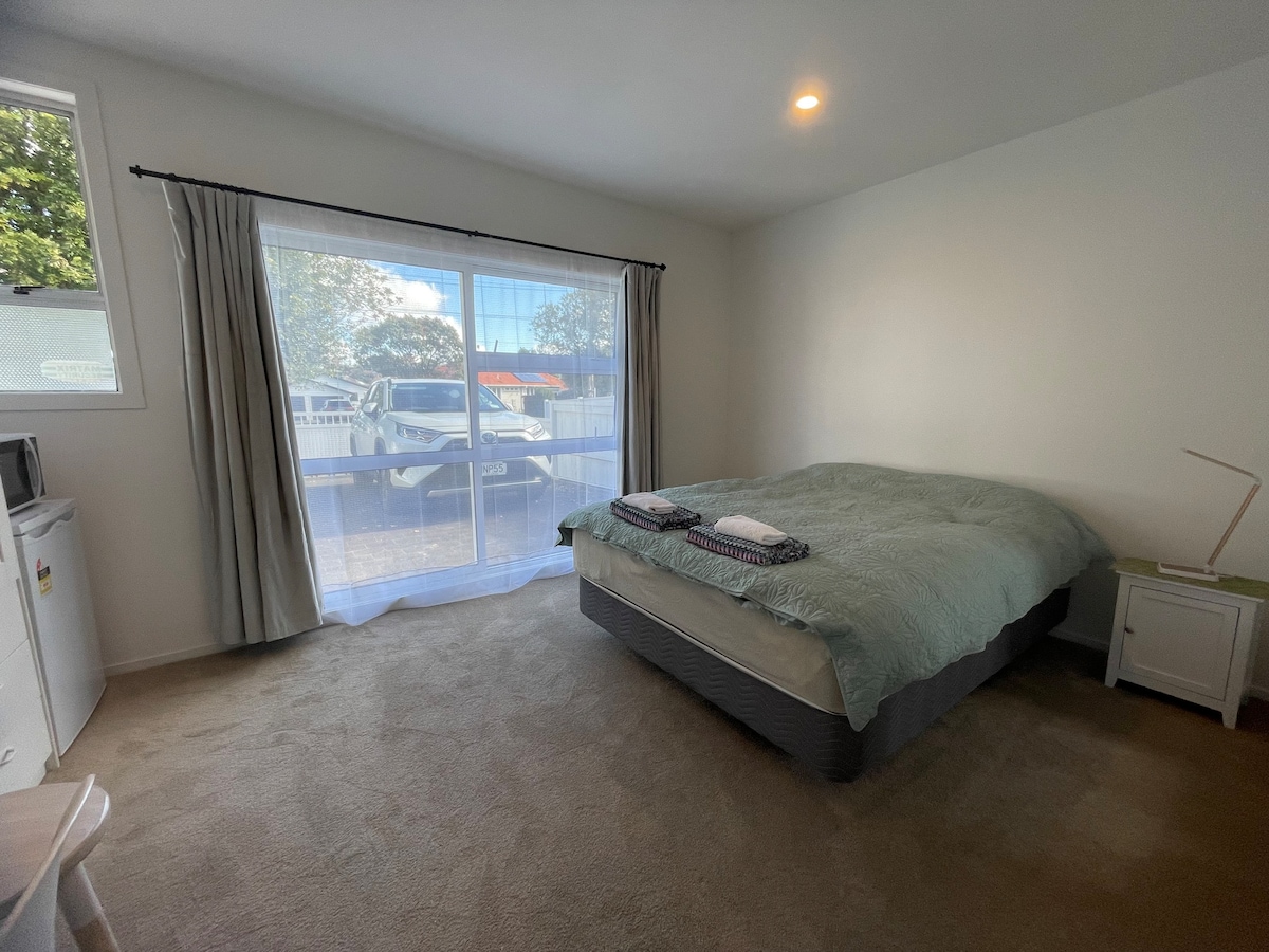Self-contained flat in Ellerslie