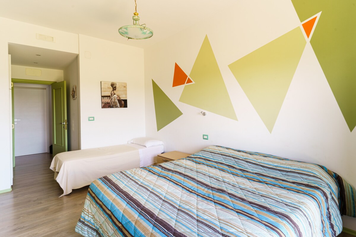 Levante Beach Green Room