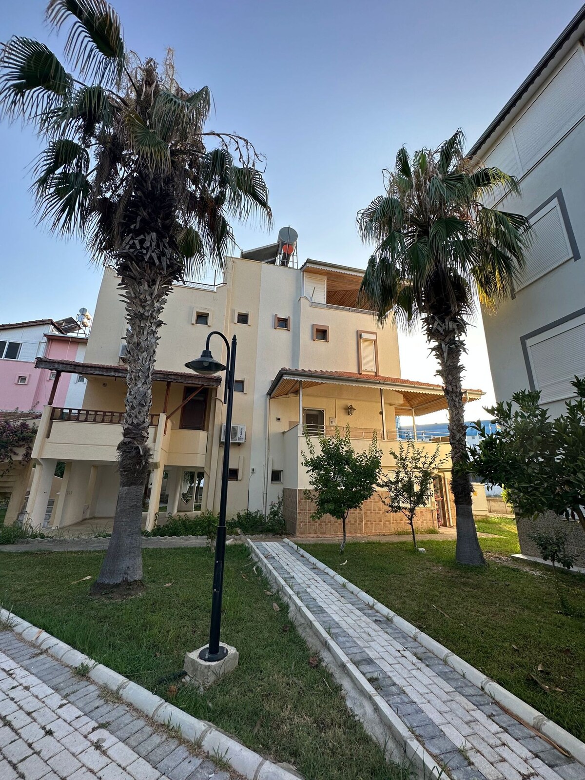 Denize Yakın Site İçinde Triplex Villa