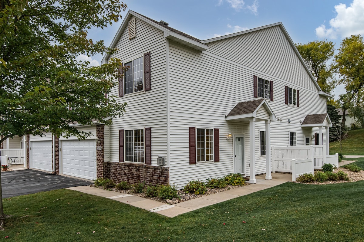 Tranquil 2BD Corner Townhouse + Workspace!