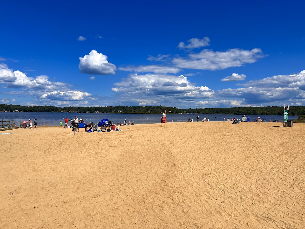 Poconos: Lake View, with Hot Tub & Game Room!