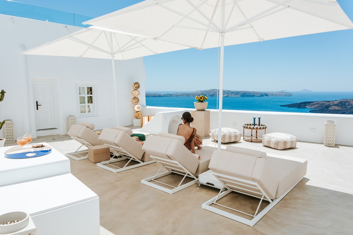 4-Bedroom Sea View Casa w Jacuzzi & Sharing Pool