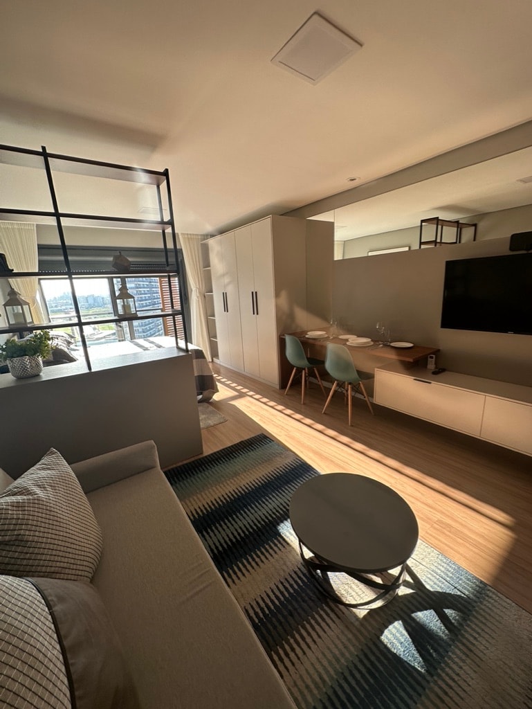 Inn 1009, Loft com Garagem e Sacada no Parque Una