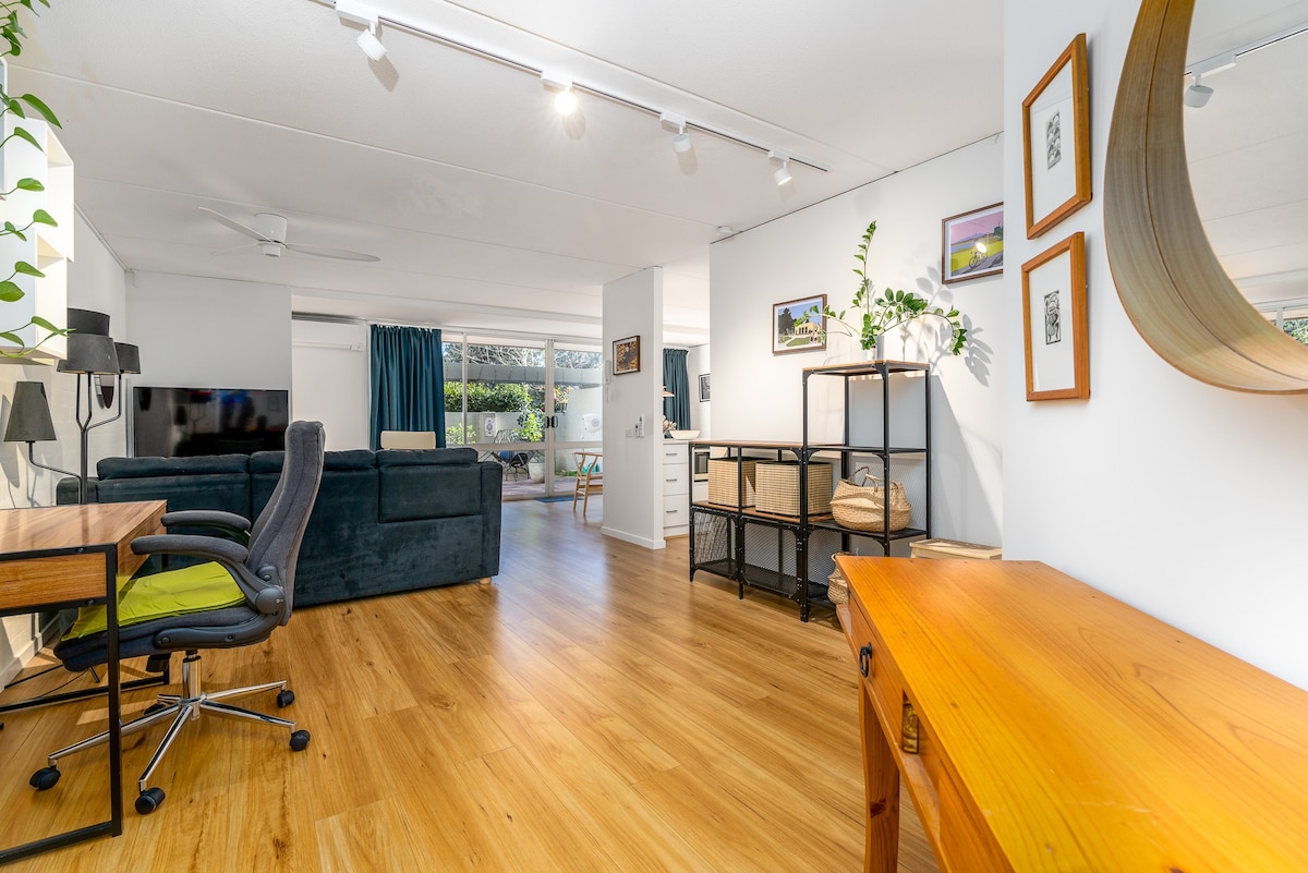 Stylish apt facing the historic Telopea Park