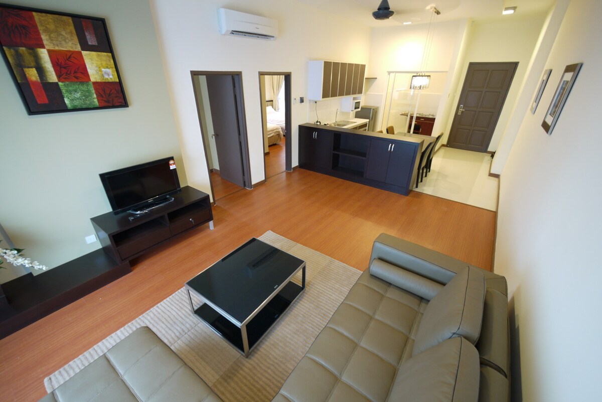 Spacious 2BR 2Bath 1Borneo Apartment with Parking