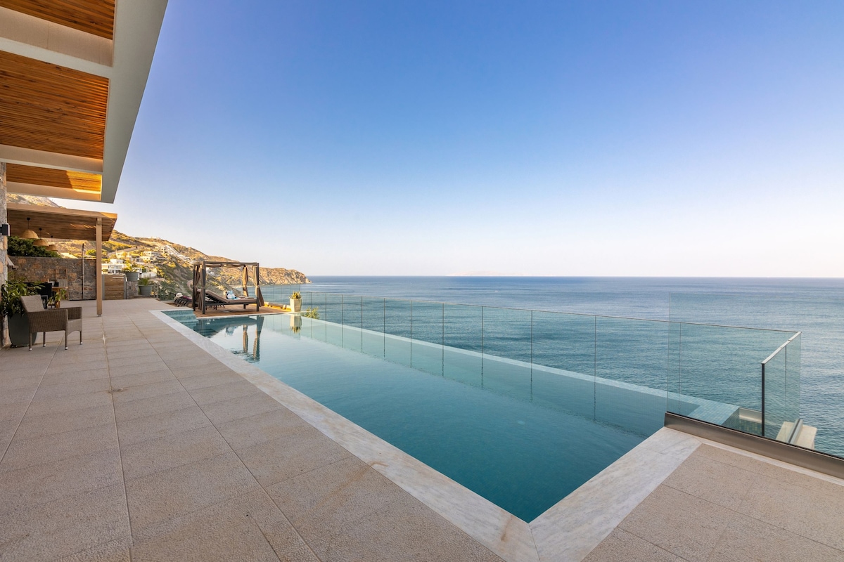 Stunning sea views, Access to a cove, Hammam