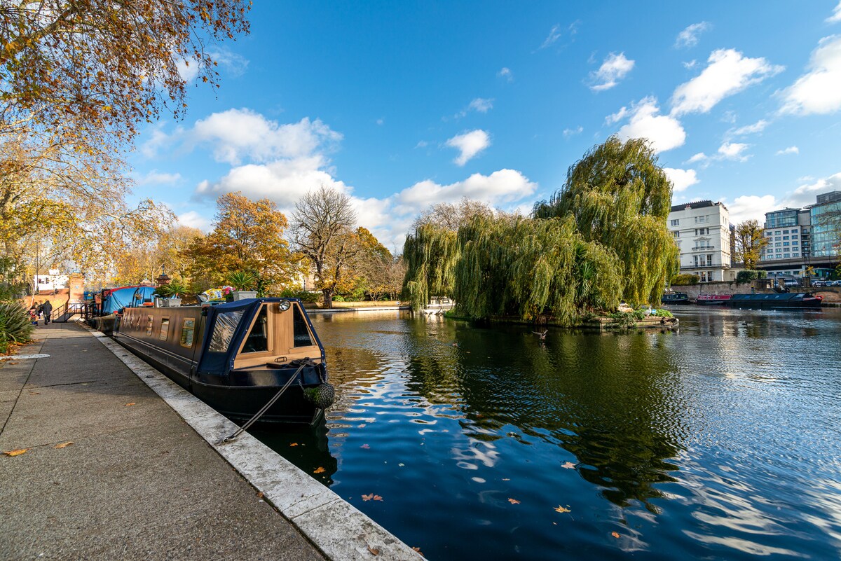 Beautiful Little Venice Flat Opposite the Canal