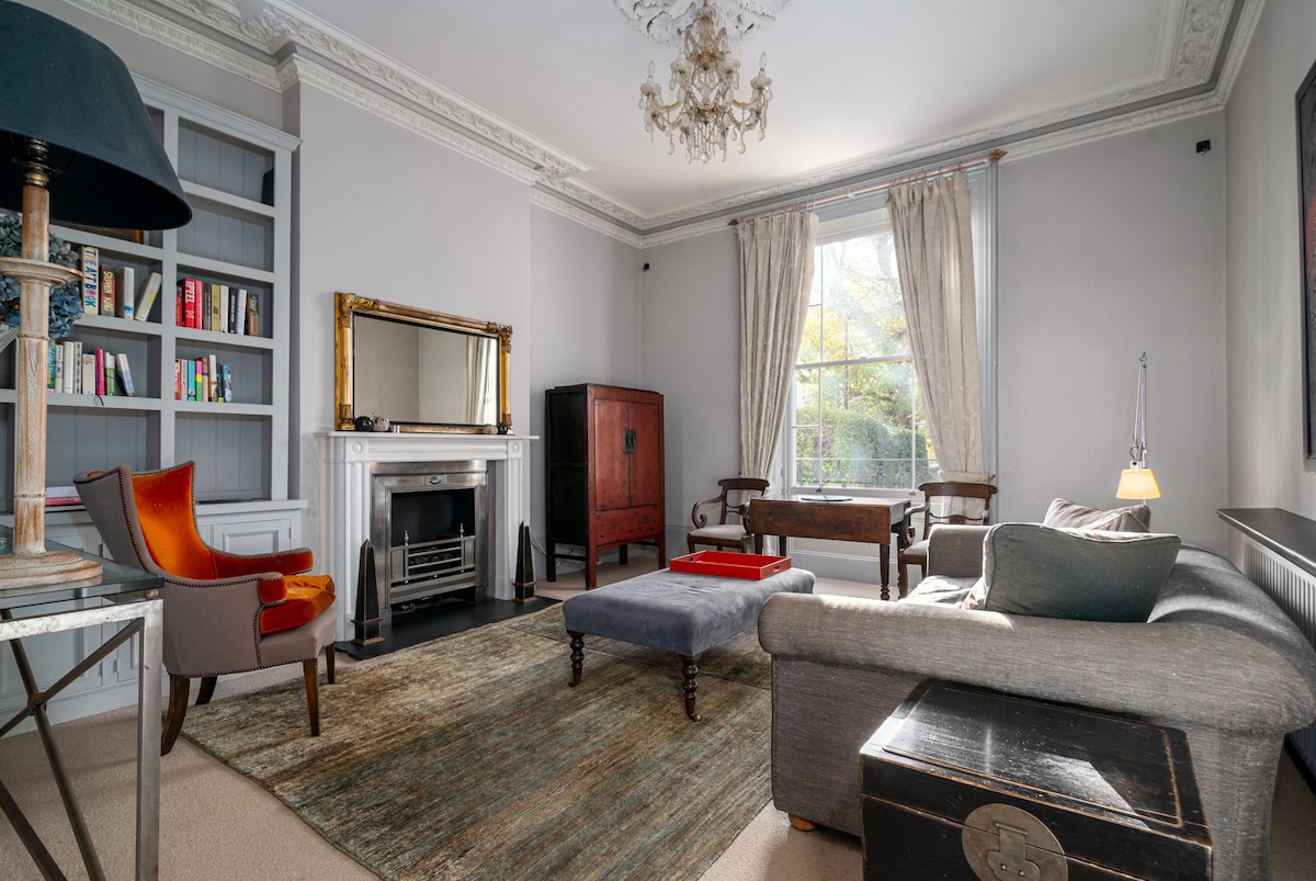 Beautiful Little Venice Flat Opposite the Canal