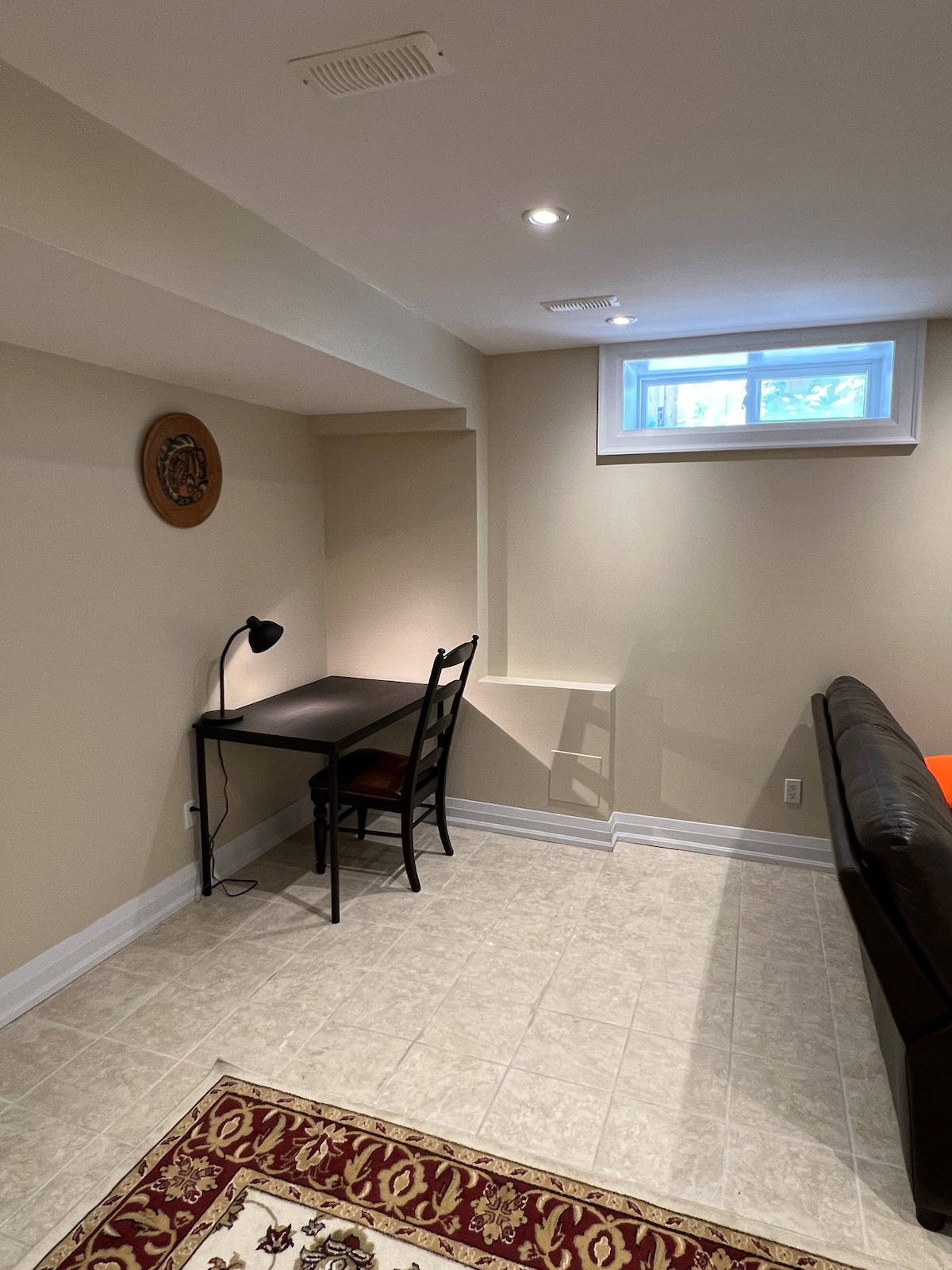 Spacious & Luxury Basement Room