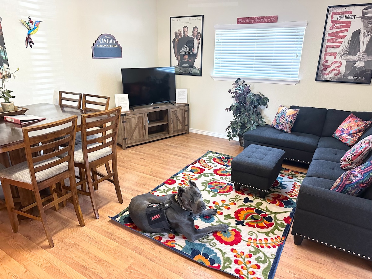 Walk to Alamodome, Sleeps 12, Pets Welcome!