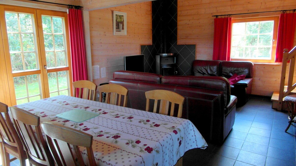 Lovely country cabin, sauna, child & dog friendly