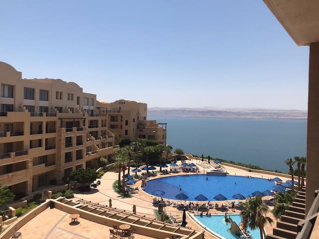 Dead sea hotels area next to convention center的民宿