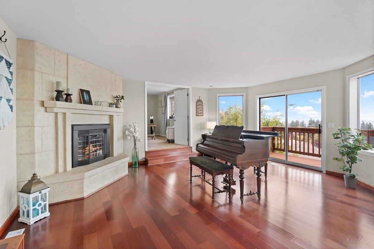 Luxury Home w/ Puget Sound Views, Piano, Game Room