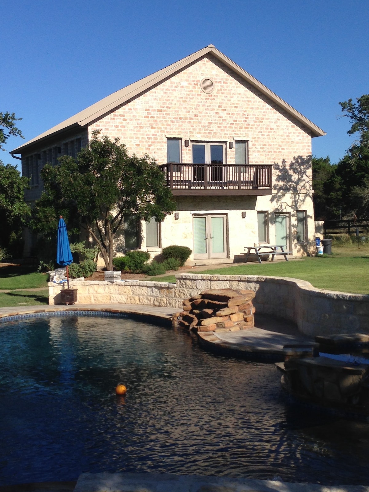 Hill Country Guest House ，带泳池，占地5英亩！