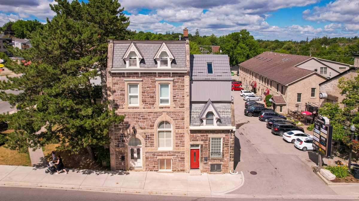 Historic apartment in the heart of downtown Fergus