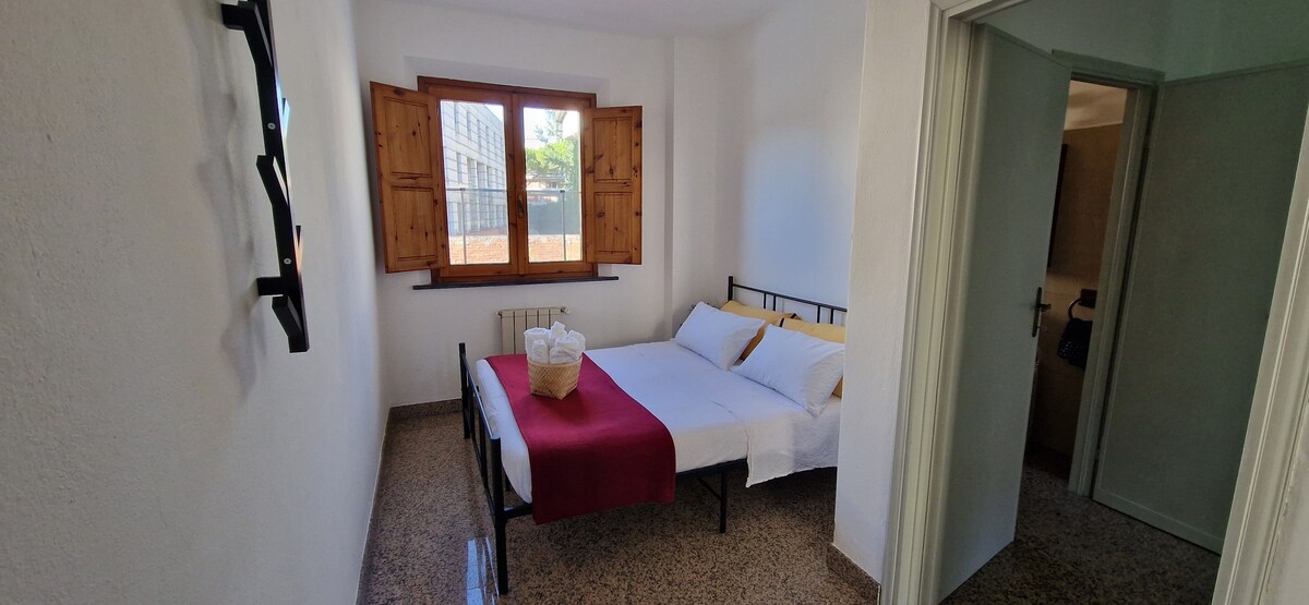Double bed in Pisa near center/hospital