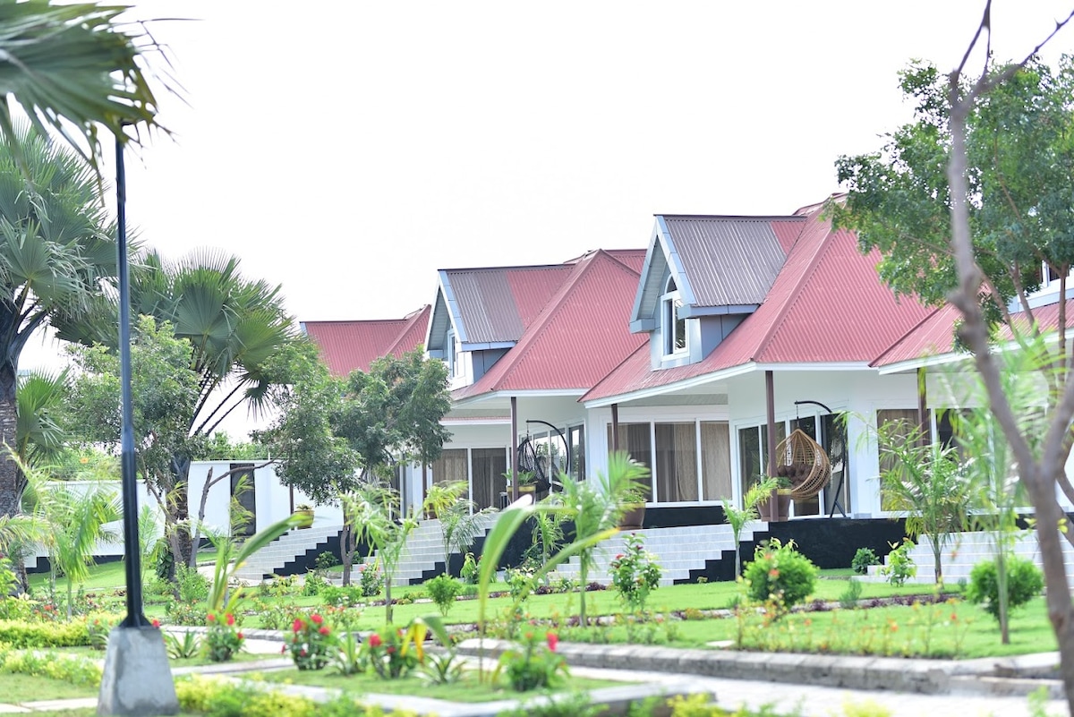 Beachfront Villa-Faru Sea Eagle Oceanfront Resort