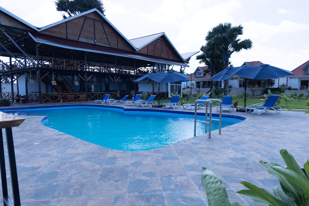 Beachfront Villa-Faru Sea Eagle Oceanfront Resort