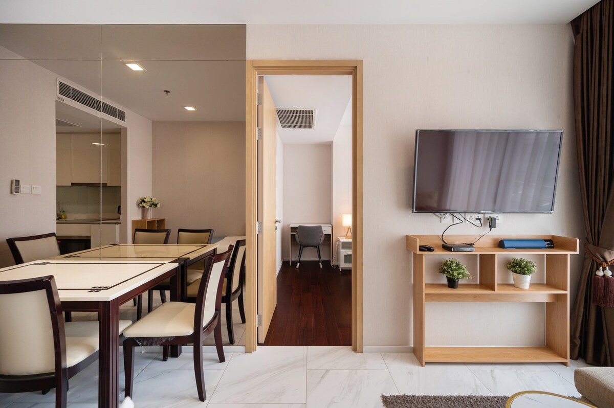 SuperHost Ultra Posh 2BR Sukhumvit 11 BTS Nana 5M