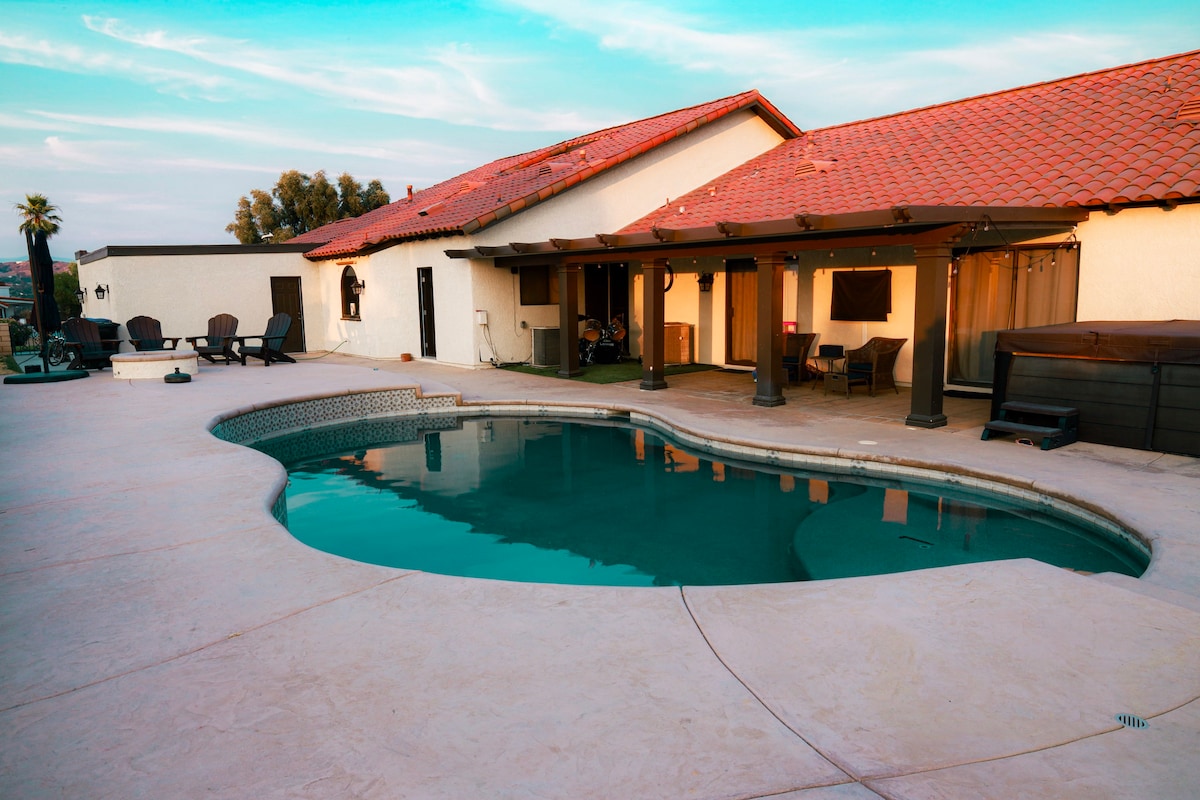 Gorgeous Gated Hilltop Hideaway atop Indian Hills