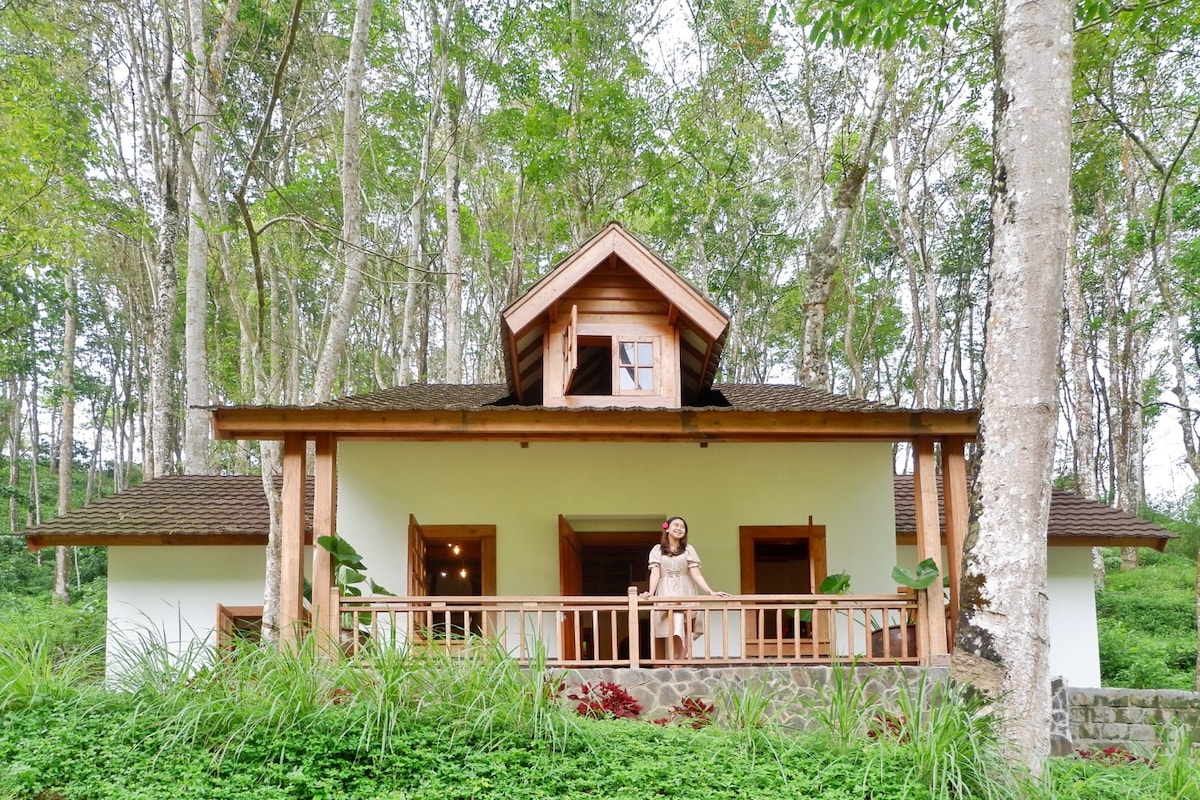 Kawisari Coffee Plantation Lodge - Villa In Blitar