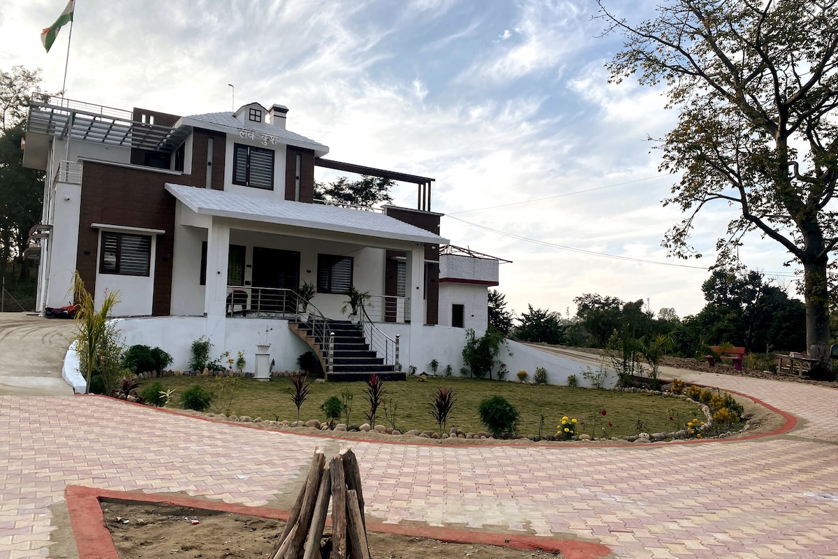 Matri Chaaya - Luxury Bunglow in beautiful Village