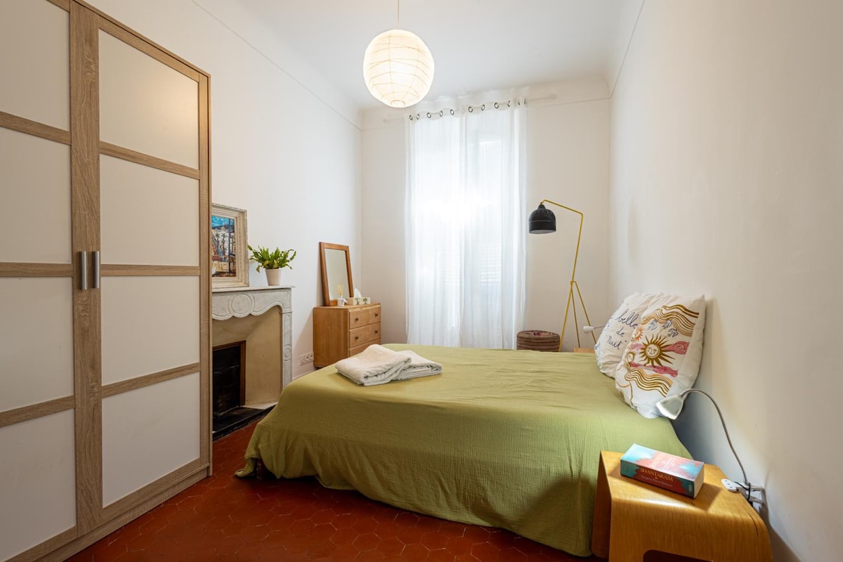 Charming Spacious Apt in Heart of the Old Town