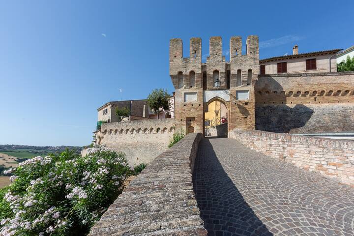 Castel d'Emilio的民宿