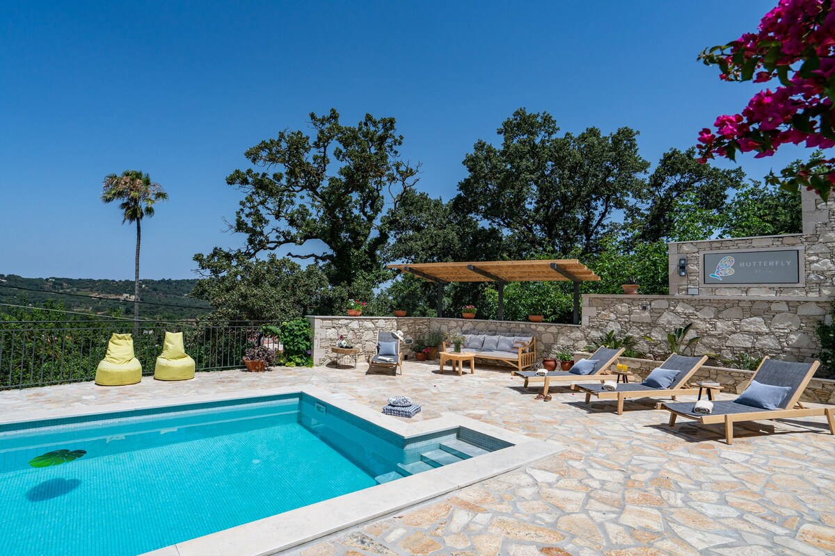 Butterfly, a historical villa with pool & hot tub!