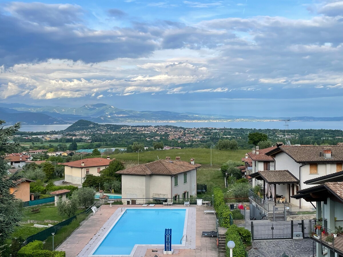 Vista lago + piscina  “La Finestra sul Garda”