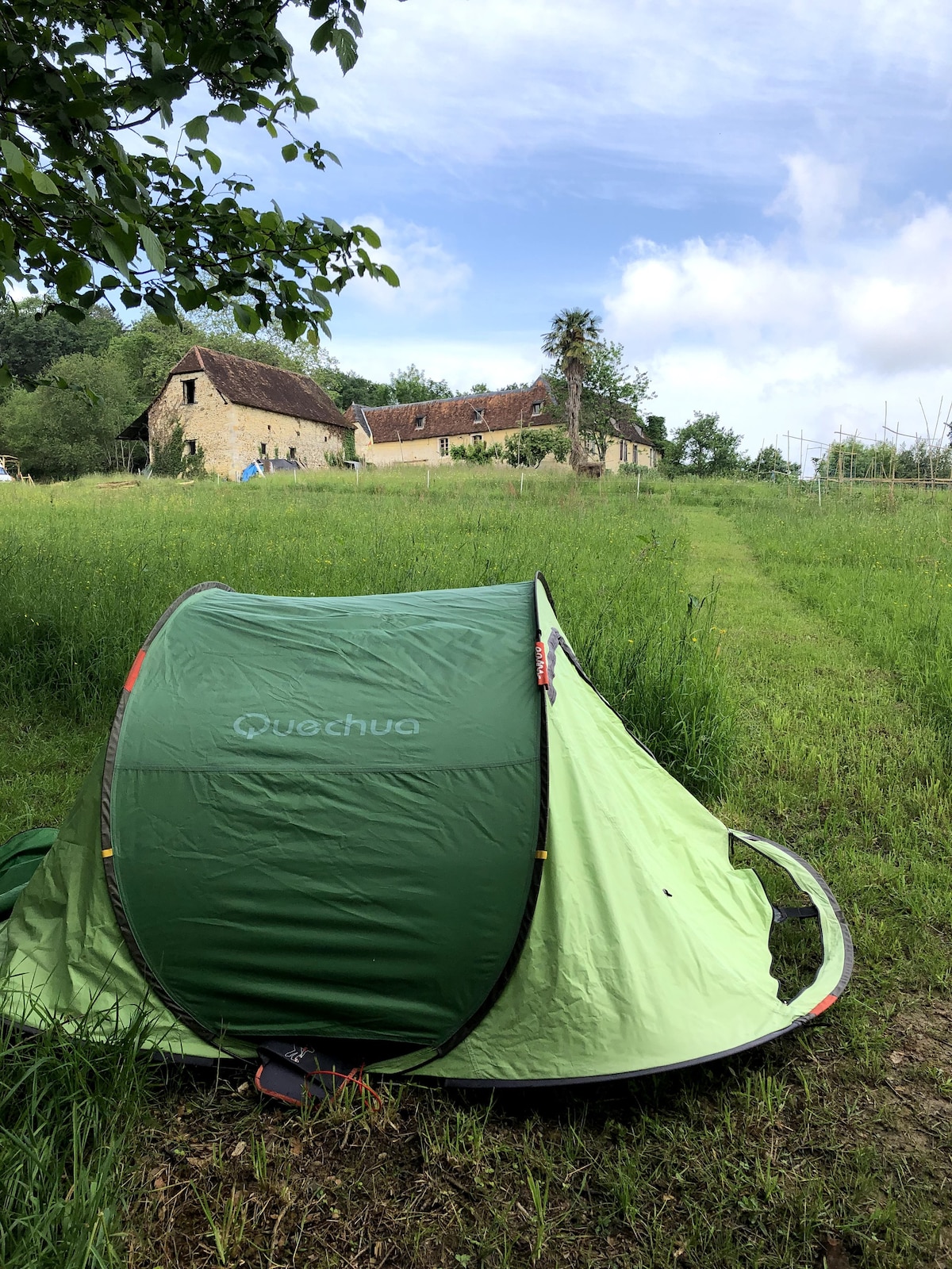 Camping pleine nature + loc tente 2adulte/1 enfant