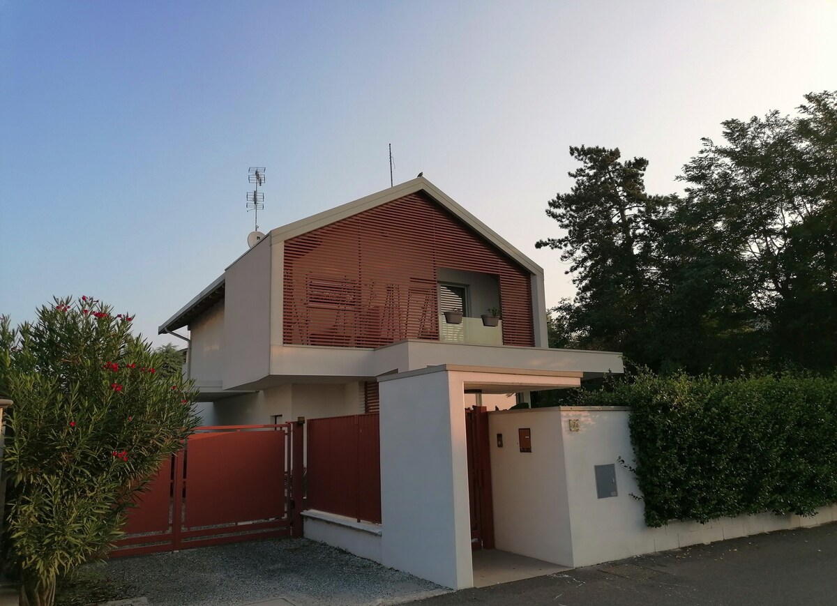 Summer House with swimming pool, nearby Milano