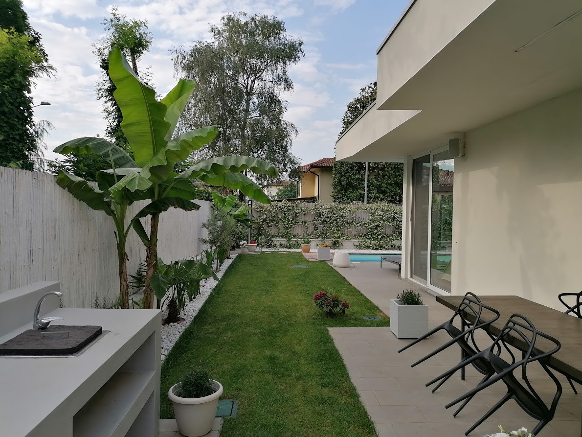 Summer House with swimming pool, nearby Milano