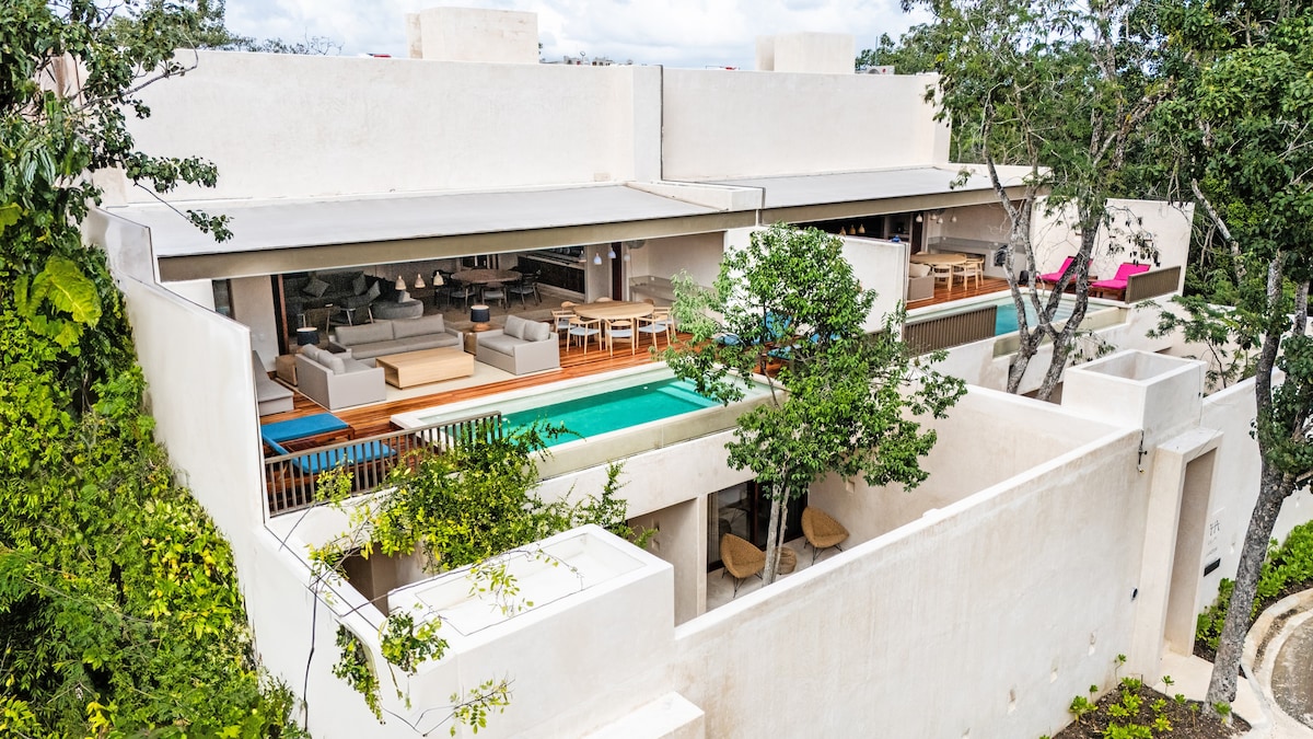Palatial Retreat | Huge Private Rooftop + Pools!