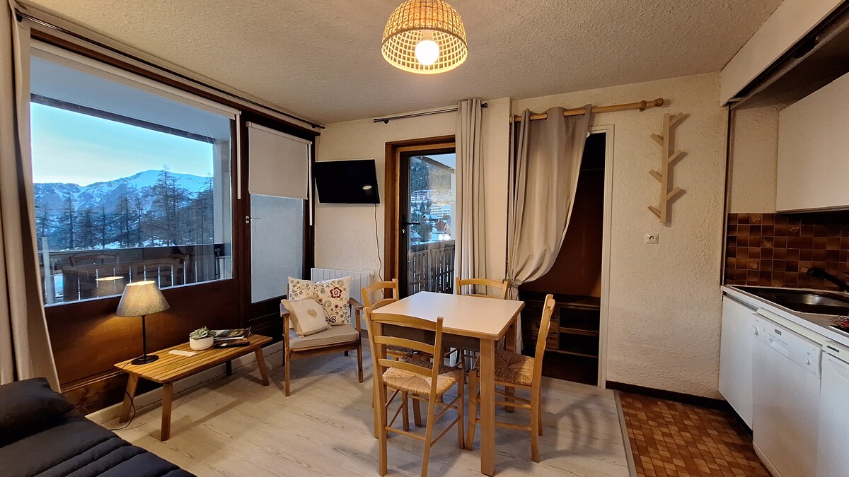 Cosy accommodation with balconies, on the slopes