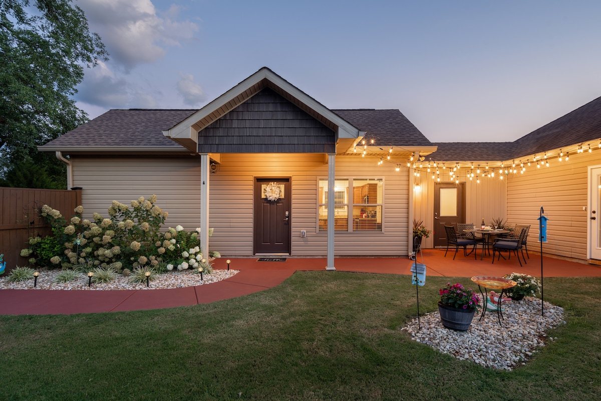 Family-friendly, Huge Yard with Playground